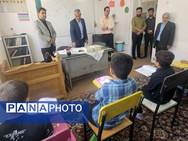 بازدید مدیر اداره آموزش و پرورش خلیل آباد از  کلاس‌های اوقات فراغت