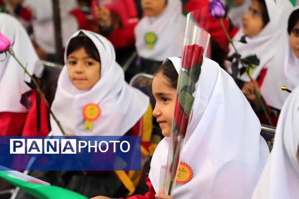 برگزلری جشن شکوفه‌ها در مرکز استان چهارمحال و بختیاری 