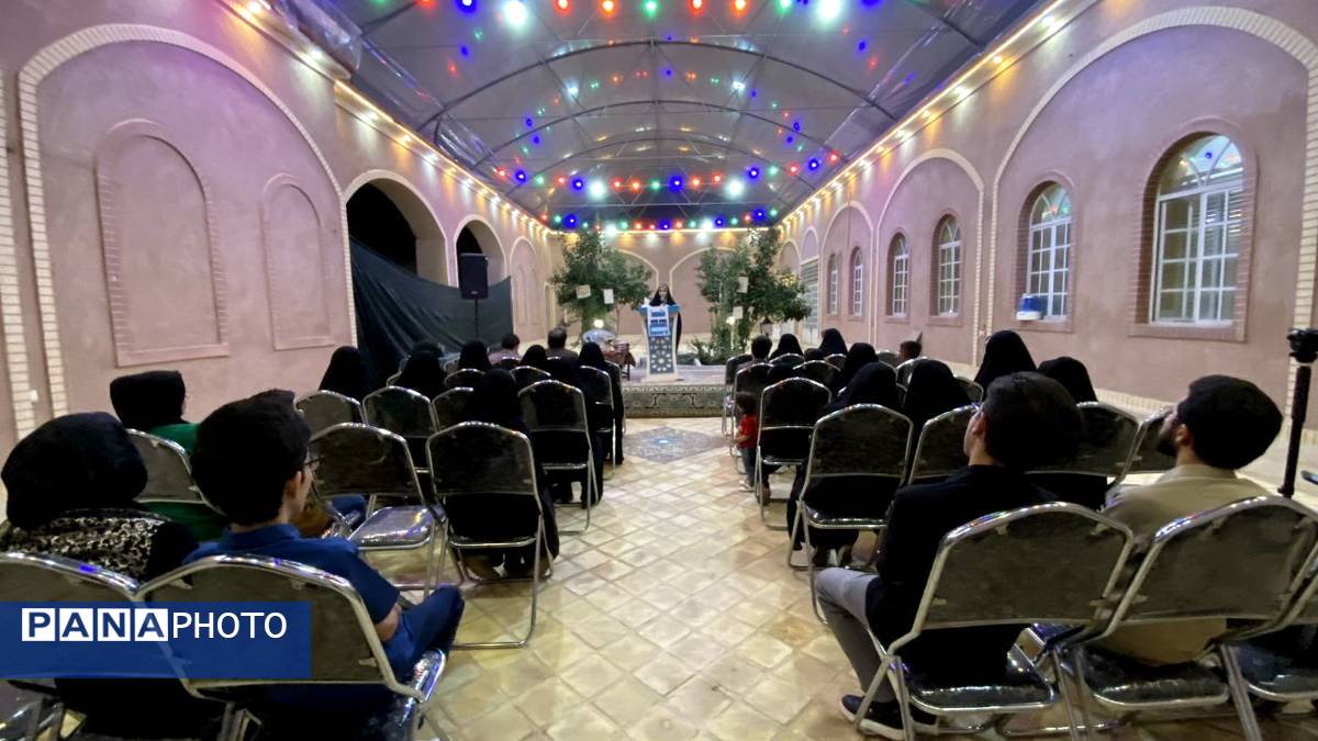 محفل شعر در سازمان دانش‌آموزی یزد 