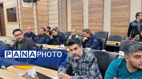 بررسی مسائل جامعه کار و تولید در نشست ویژه تشکل‌های کارگری با فرماندار اراک