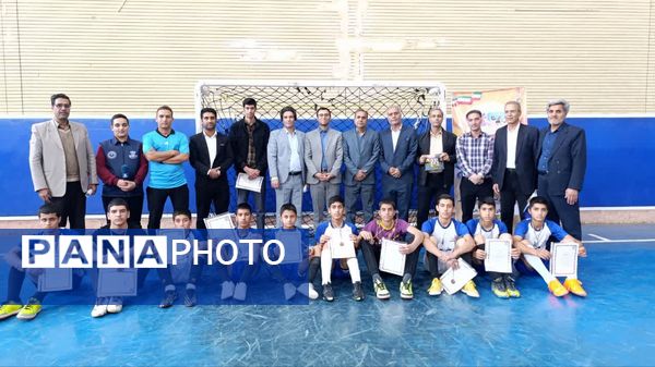 اختتامیه پرشور مسابقات فوتسال مدارس خلیل‌آباد با معرفی قهرمانان 