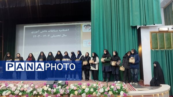 آیین تجلیل از دانش‌آموزان منتخب مسابقات قرآنی و فرهنگی 