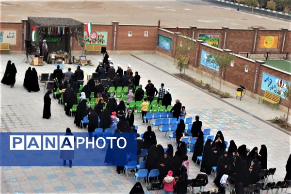 جلوه‌هایی از یادواره شهدا در دبستان استثنایی باغچه‌بان قم