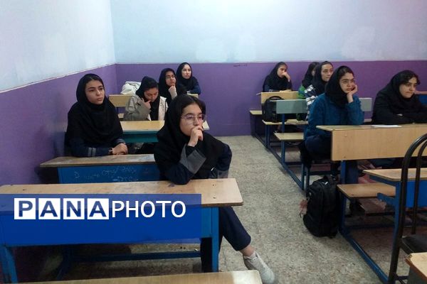  کارگاه‌های علمی و پژوهشی در مدرسه شهید همت شهرستان ملارد 