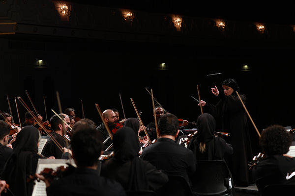 ارکستر سمفونیک تهران به رهبری «پانیذ فریوسفی»