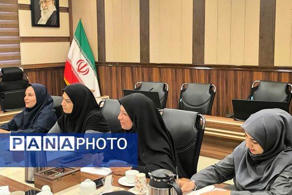 نشست هم اندیشی مسئولین قطب های پنج گانه گروه آموزشی تربیتی درس تفکر و سبک زندگی شهرستان های استان تهران