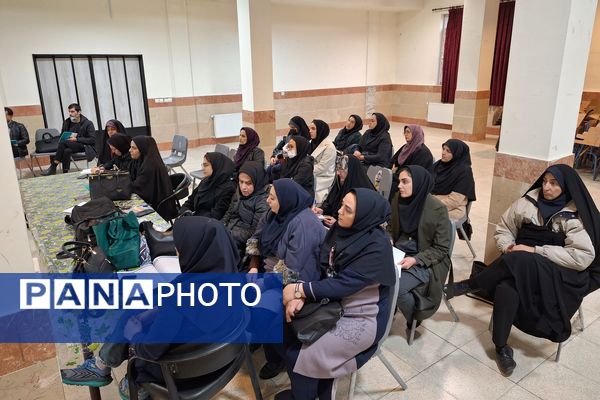 کارگاه توانمندسازی دبیران درس تفکر و سبک زندگی در پردیس