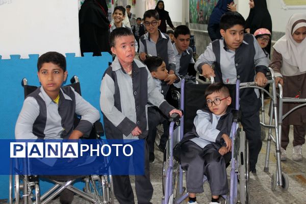 بازدید مدیرکل آموزش و پرورش استان خراسان رضوی از مدرسه خدیجه ی کبری (س) 