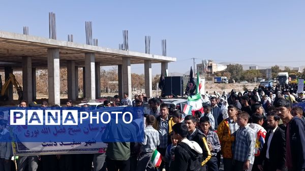 راهپیمایی روز دانش آموز و مبارزه با استکبار جهانی در شهر سفیددشت 