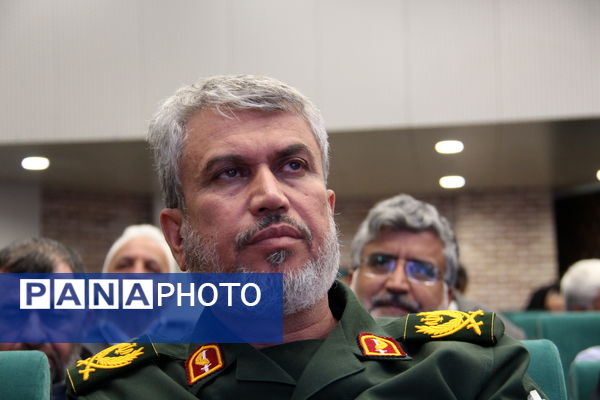 آیین رونمایی کتاب سبیل صورتی در یزد