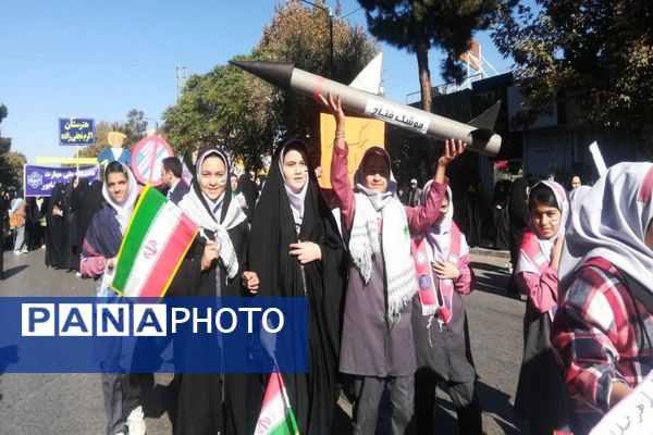 راهپیمایی یوم‌الله ۱۳ابان ماه در شهرستان نیشابور 