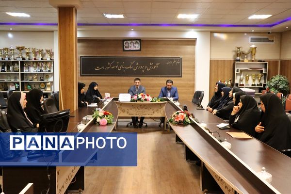 تجلیل از فعالان حوزه بانوان و خانواده در ناحیه یک بهارستان