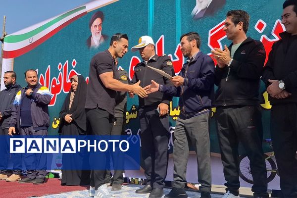  همایش بزرگ پیاده روی خانوادگی در نسیم‌شهر 