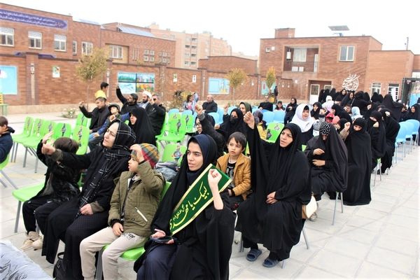 جلوه‌هایی از یادواره شهدا در دبستان استثنایی باغچه‌بان قم