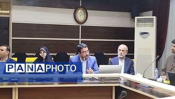 نشست هم‌اندیشی اساتید قرآنی با مسئولان وزارت آموزش و پرورش در تبریز