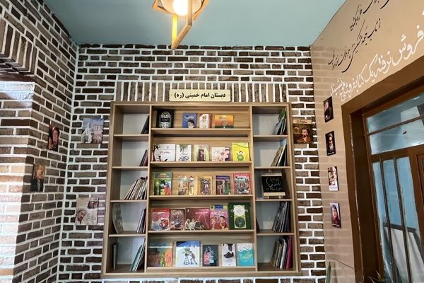 افتتاح کتابخانه راهرویی خلاقانه در دبستان امام خمینی(ره) گناوه