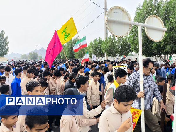 حضور پرشور نسل آینده انقلاب در راهپیمایی ۱۳ آبان سندرک