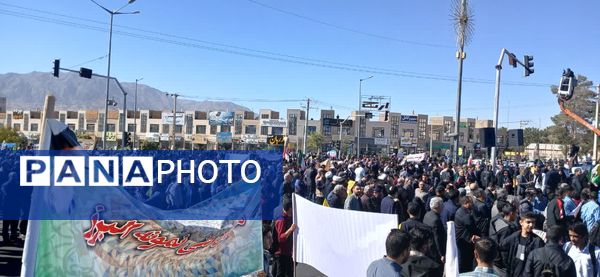 ۱۳ آبان؛ روزی که فریاد استقلال ملت ایران در تاریخ ماندگار شد