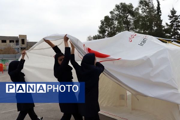 مانور زلزله به طور هم زمان در مدارس فلاورجان و مدرسه مرضیه شهر ابریشم 