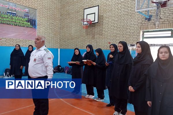 آمادگی پیشتازان دبیرستان ریحانه النبی باقرشهر برای آغاز سال تحصیلی 