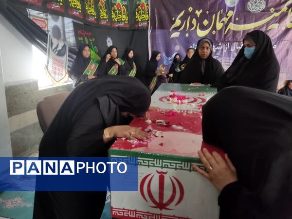 استقبال پرشور از شهید گمنام در هنرستان زهرای مرضیه بندرعباس