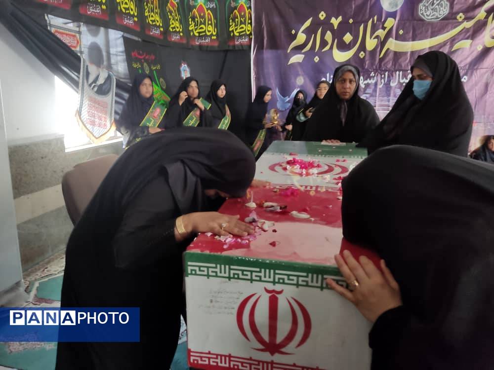 استقبال پرشور از شهید گمنام در هنرستان زهرای مرضیه بندرعباس