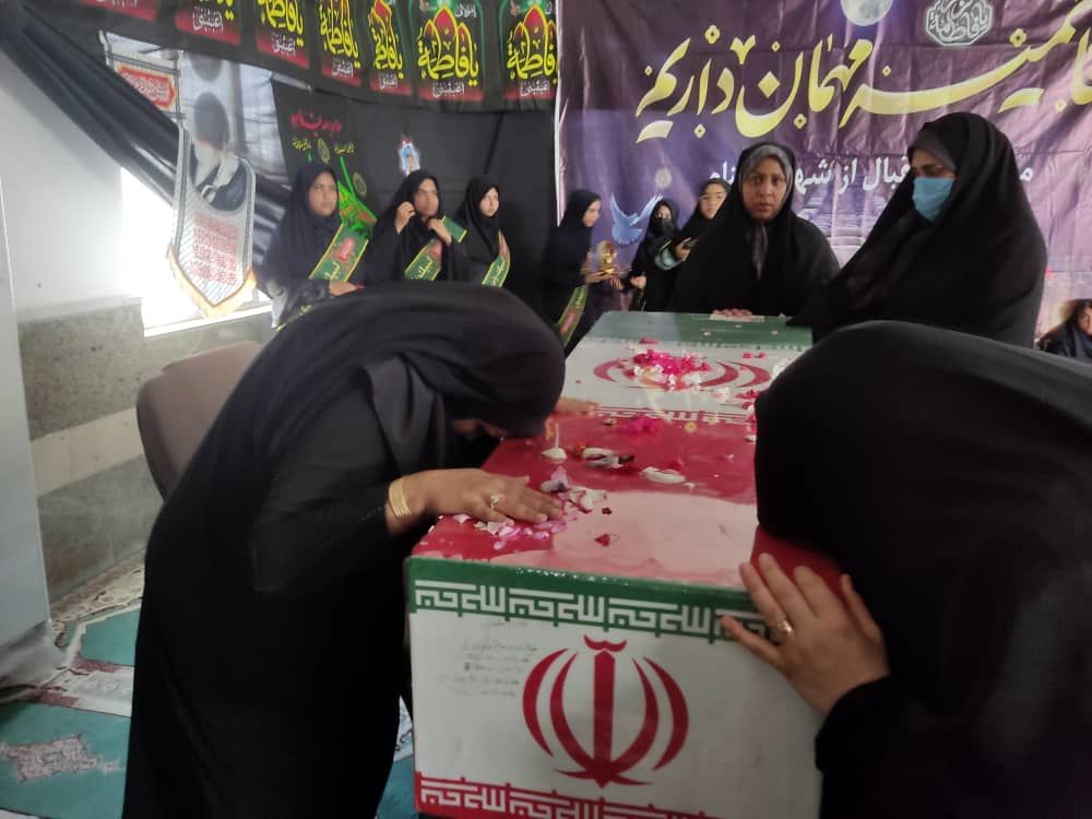 استقبال پرشور از شهید گمنام در هنرستان زهرای مرضیه بندرعباس