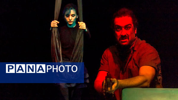 پایان اجرای نمایش «عالیجناب M1» پس از ۱۸ روز روی صحنه
