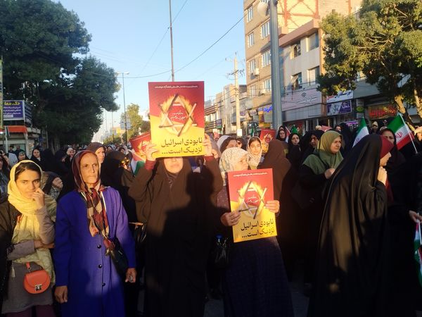 خروش مردم انقلابی قروه برای پیروزی جمهوری اسلامی 
