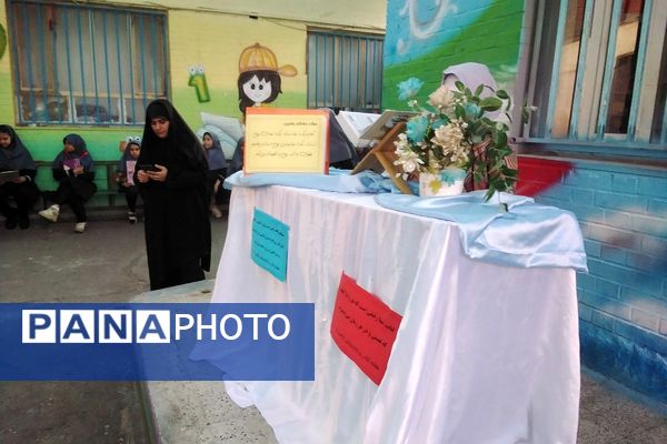 گرامیداشت هفته کتاب و کتاب‌خوانی در دبستان دخترانه جعفریه با حضور پرشور دانش‌آموزان