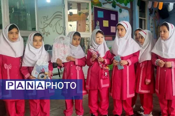 جشن عاطفه‌ها در دبستان دخترانه راهیان نور ناحیه دو شهرری 