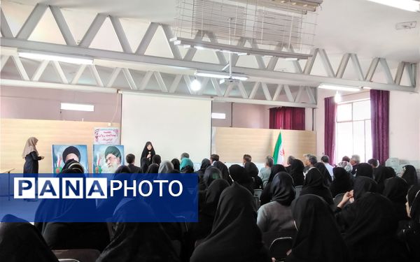 انتخابات انجمن اولیاء و مربیان در دبیرستان نمونه اندیشه شهرستان کاشمر