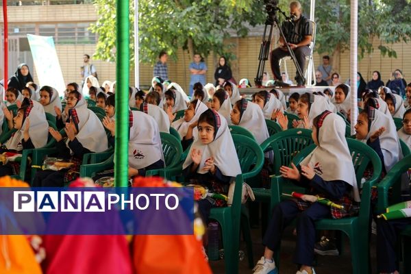 جشن شکوفه‌ها در مدرسه ندای اسلام اصفهان