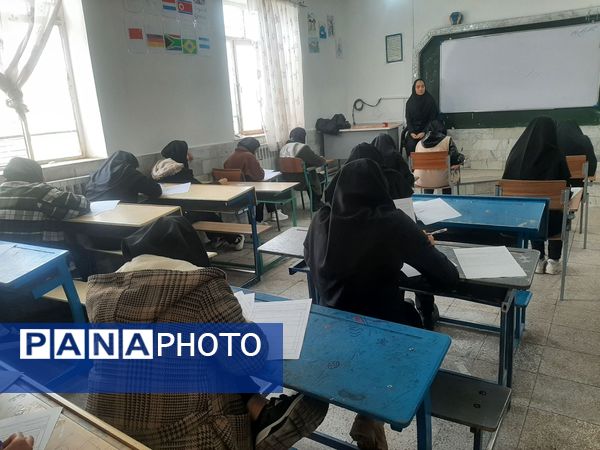 امتحانات نوبت اول دانش آموزان دبیرستان نیایش شهرستان باخرز