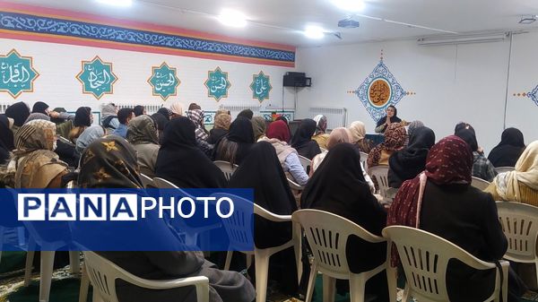 جلسه آموزش خانواده با موضوع فضای مجازی در دبستان پنجم مهر