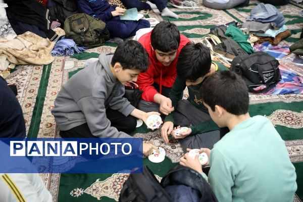 اعتکاف دانش‌آموزی در مسجد زینب کبری (س) تهران