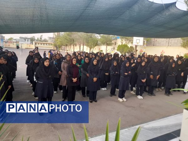 اجتماع مادران و دختران در ورزش صبحگاهی دبیرستان شاهد هاجر