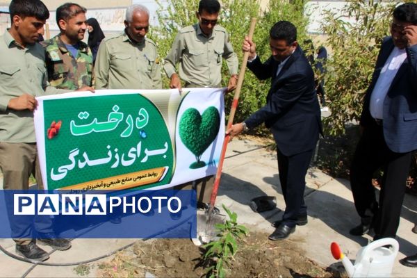 نواختن زنگ بازگشایی مدارس همزمان با سراسر کشور در رودان 