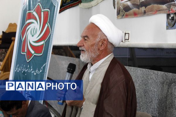تقدیر از دانش‌آموزان فعال فرهنگی و قرآنی در شهر درق 