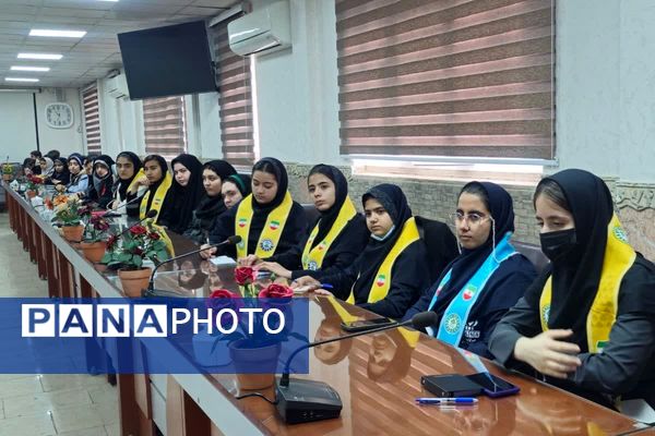 جلسه هم‌افزایی و توانمندسازی دانش‌آموزان جدیدالورود خبرگزاری پانا قرچک