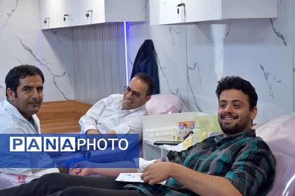 بازدید مدیر آموزش و پرورش بهاباد از پایگاه انتقال خون در بیمارستان حکیم بهابادی