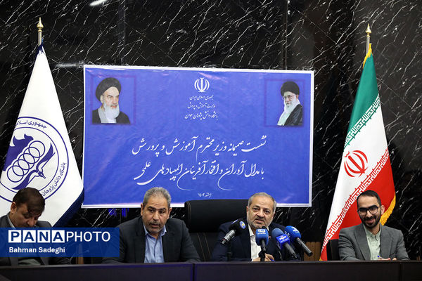 نشست صمیمی وزیر آموزش و پرورش با مدال آوران المپیادهای علمی