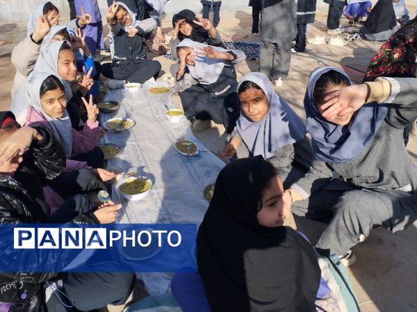 آش نذری‌‌ به‌ مناسبت‌ شهادت‌ امام‌ هادی (ع) در مدرسه تکتم خلیل آباد