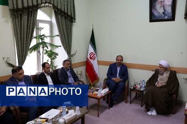 دیدار معاون پرورشی و فرهنگی وزارت آموزش و پرورش با نماینده ولی فقیه در استان فارس و امام جمعه شیراز