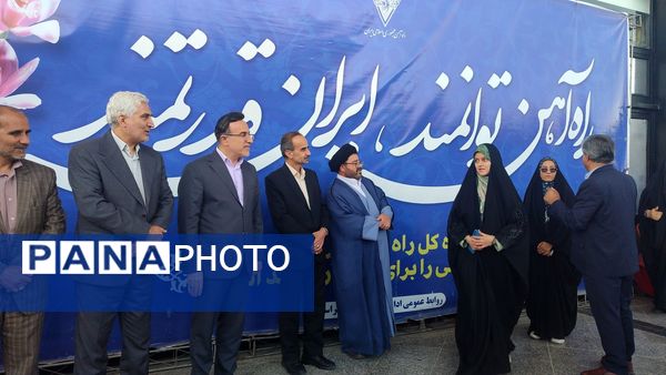 استقبال از برگزیدگان شانزدهمین المپیاد ملی فرش دستباف در مشهد