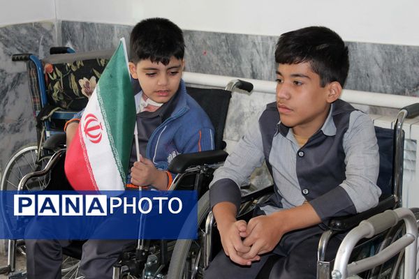 بازدید مدیرکل آموزش و پرورش استان خراسان رضوی از مدرسه خدیجه ی کبری (س) 