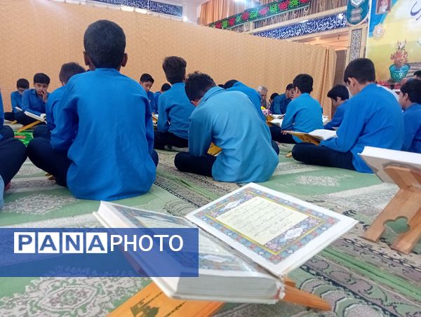 آیین تجلیل از قرآن آموزان با عنوان درخشش ستارگان قرآنی