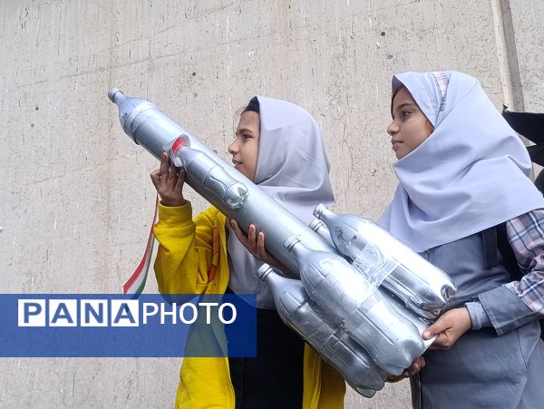 ۱۳ آبان، فریاد شهامت دانش آموزان در مسیر استقلال طلبی و استکبار ستیزی 