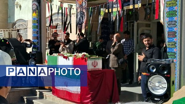 نسل امروز در کنار راویان حماسه