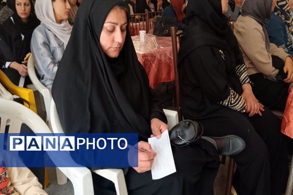 اولین  مجمع عمومی انجمن اولیاء و مربیان در دبیرستان شهید مجید دهنوی 